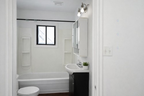 Bathroom - 11-3 Place Dupont, Châteauguay, QC - Indoor Photo Showing Bathroom