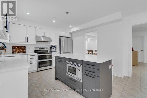 191 Hawkswood Trail, Hamilton, ON - Indoor Photo Showing Kitchen With Stainless Steel Kitchen