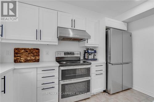 191 Hawkswood Trail, Hamilton, ON - Indoor Photo Showing Kitchen