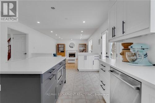 191 Hawkswood Trail, Hamilton, ON - Indoor Photo Showing Kitchen