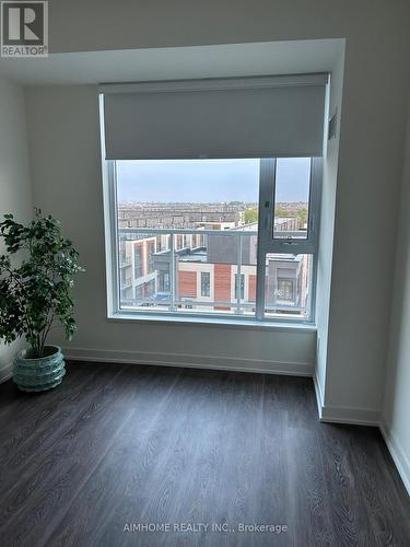 621 - 2 David Eyer Road, Richmond Hill, ON - Indoor Photo Showing Other Room