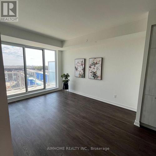 621 - 2 David Eyer Road, Richmond Hill, ON - Indoor Photo Showing Other Room