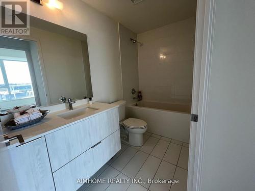 621 - 2 David Eyer Road, Richmond Hill, ON - Indoor Photo Showing Bathroom