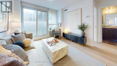 223 - 370 Highway 7 E, Richmond Hill, ON - Indoor Photo Showing Living Room
