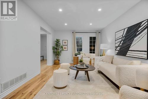 5393 Glen Erin Drive, Mississauga, ON - Indoor Photo Showing Living Room