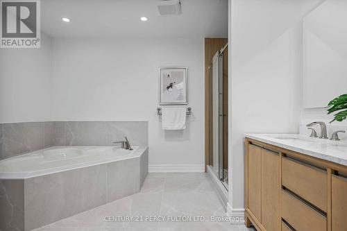 5393 Glen Erin Drive, Mississauga, ON - Indoor Photo Showing Bathroom