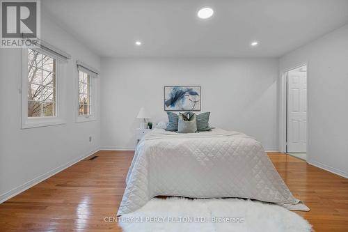 5393 Glen Erin Drive, Mississauga, ON - Indoor Photo Showing Bedroom