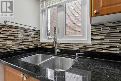 4291 Beacon Lane, Mississauga, ON - Indoor Photo Showing Kitchen With Double Sink