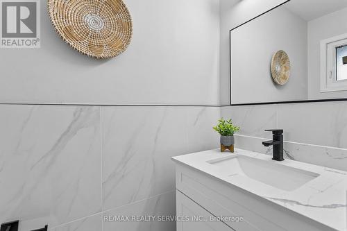 4291 Beacon Lane, Mississauga, ON - Indoor Photo Showing Bathroom