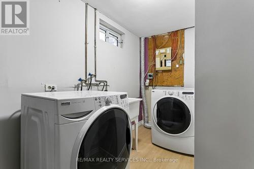 4291 Beacon Lane, Mississauga, ON - Indoor Photo Showing Laundry Room