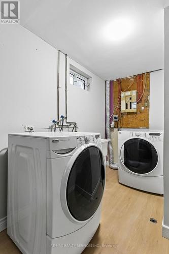 4291 Beacon Lane, Mississauga, ON - Indoor Photo Showing Laundry Room
