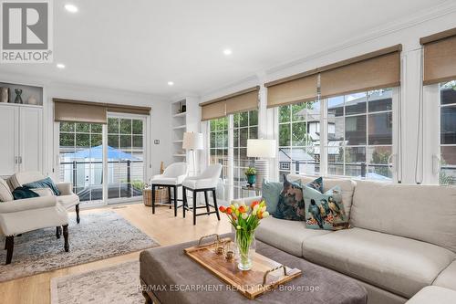 1390 Halifax Place, Burlington, ON - Indoor Photo Showing Living Room