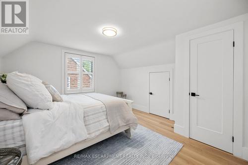 1390 Halifax Place, Burlington, ON - Indoor Photo Showing Bedroom