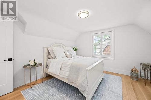 1390 Halifax Place, Burlington, ON - Indoor Photo Showing Bedroom