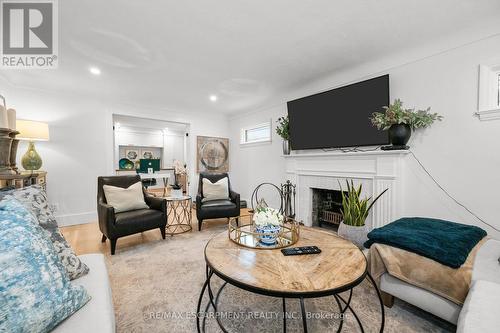 1390 Halifax Place, Burlington, ON - Indoor Photo Showing Living Room