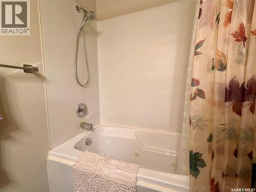 518 Upland Drive, Regina, SK - Indoor Photo Showing Bathroom
