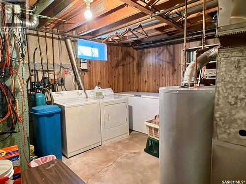 518 Upland Drive, Regina, SK - Indoor Photo Showing Laundry Room