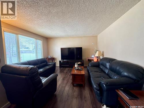 518 Upland Drive, Regina, SK - Indoor Photo Showing Living Room