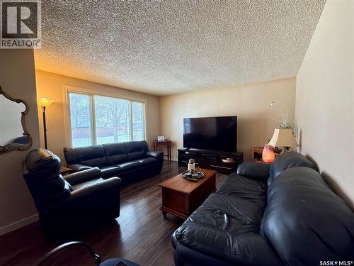 518 Upland Drive, Regina, SK - Indoor Photo Showing Living Room