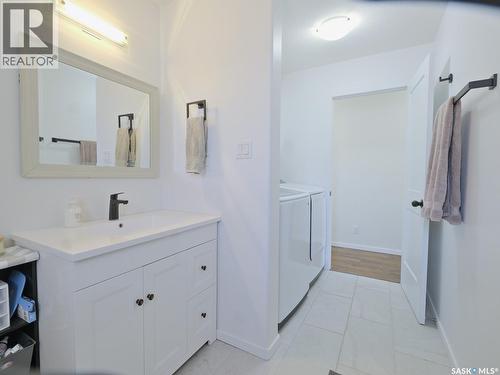 304 2Nd Avenue E, Biggar, SK - Indoor Photo Showing Bathroom
