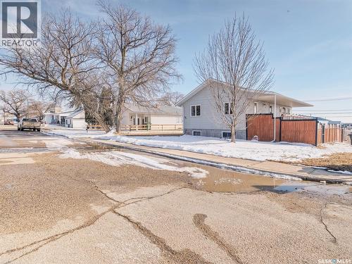 304 2Nd Avenue E, Biggar, SK - Outdoor