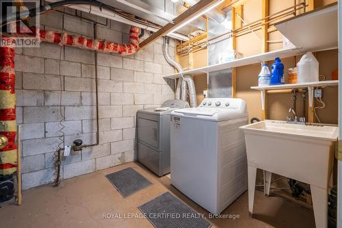 876 Scollard Court, Mississauga, ON - Indoor Photo Showing Laundry Room
