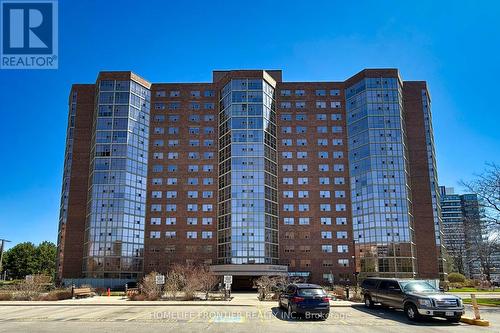 704 - 20 BAIF BOULEVARD  Richmond Hill, ON L4C 8T1