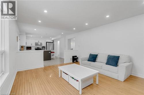 191 Hawkswood Trail, Hamilton, ON - Indoor Photo Showing Living Room
