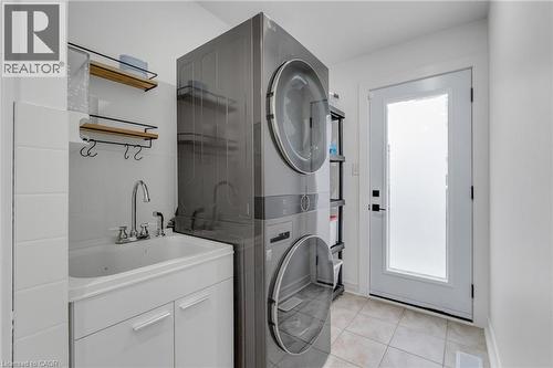 191 Hawkswood Trail, Hamilton, ON - Indoor Photo Showing Laundry Room