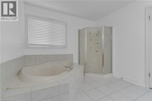 191 Hawkswood Trail, Hamilton, ON - Indoor Photo Showing Bathroom