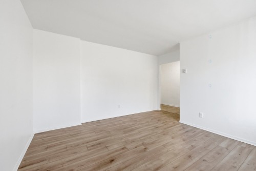 Salon - 3-8211 Boul. Pie-Ix, Montréal (Villeray/Saint-Michel/Parc-Extension), QC - Indoor Photo Showing Other Room