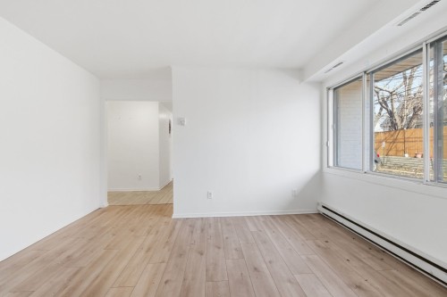 Salon - 3-8211 Boul. Pie-Ix, Montréal (Villeray/Saint-Michel/Parc-Extension), QC - Indoor Photo Showing Other Room