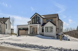 2 Ch. du Geai-Bleu Lac-Beauport, QC G3B 2T3