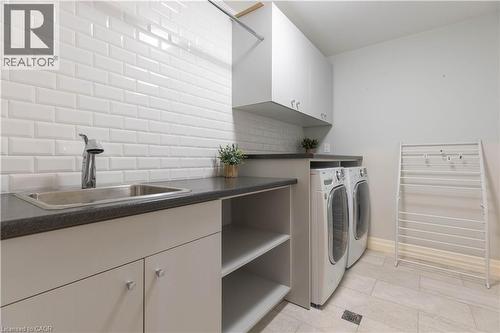 Laundry room featuring cabinet space and washer and clothes dryer - 2719 Torrey Pines Way, London, ON - Indoor Photo Showing Laundry Room