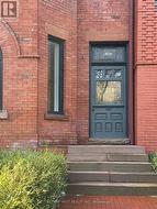 2W - 436 MARKHAM STREET Toronto, ON M6G 2L2