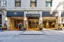 1706 - 1 KING STREET W  Toronto, ON M5H 1A1