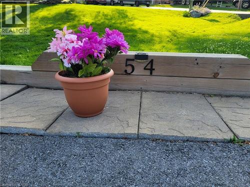 54 VALLEY Road  St. Catharines, ON L2S 1Y6