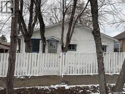 1088 Wolfe AVENUE Moose Jaw, SK S6H 1J7
