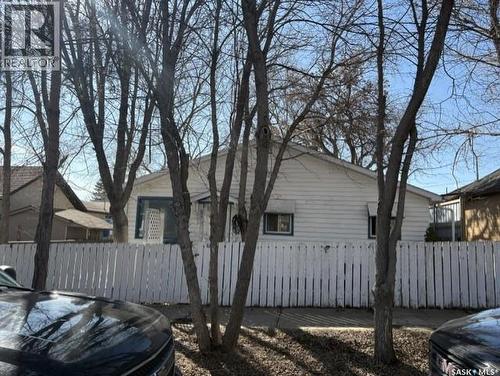 1088 Wolfe Avenue, Moose Jaw, SK - Outdoor