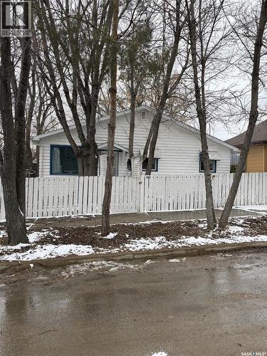 1088 Wolfe Avenue, Moose Jaw, SK - Outdoor