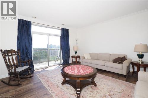 255 Keats Way Unit# 701, Waterloo, ON - Indoor Photo Showing Living Room