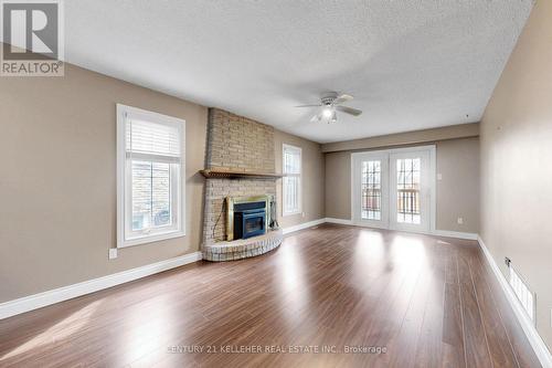 6251 Atherly Crescent, Mississauga, ON - Indoor Photo Showing Living Room With Fireplace