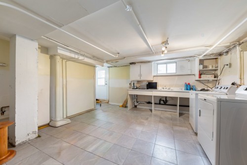 Salle de lavage - 145 Av. De Stanley, Saint-Lambert, QC - Indoor Photo Showing Laundry Room