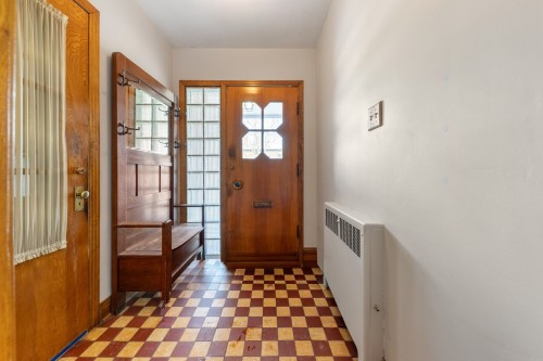 Hall d'entrée/Vestibule - 145 Av. De Stanley, Saint-Lambert, QC - Indoor Photo Showing Other Room