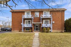 23 SAINT ANDREWS AVENUE  Welland (Lincoln/Crowland), ON L3B 1E2