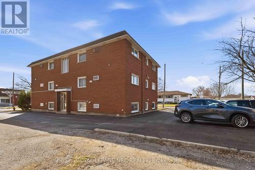 23 Saint Andrews Avenue, Welland (Lincoln/Crowland), ON - Outdoor