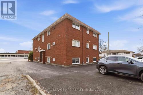 23 Saint Andrews Avenue, Welland (Lincoln/Crowland), ON - Outdoor