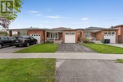 4 GREENDOWNS DRIVE Toronto, ON M1M 2G7