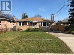 MAIN - 21 CARTIER CRESCENT  Richmond Hill, ON L4C 2M9