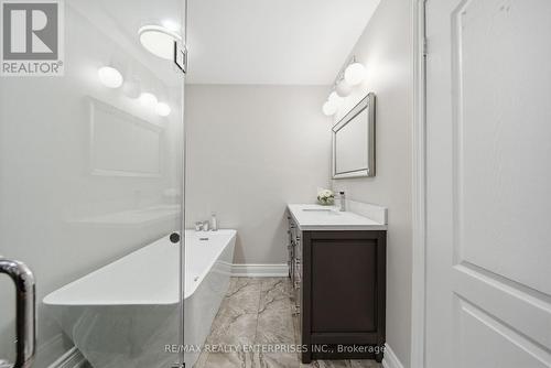 6930 Elliott Parliament Street, Mississauga, ON - Indoor Photo Showing Bathroom